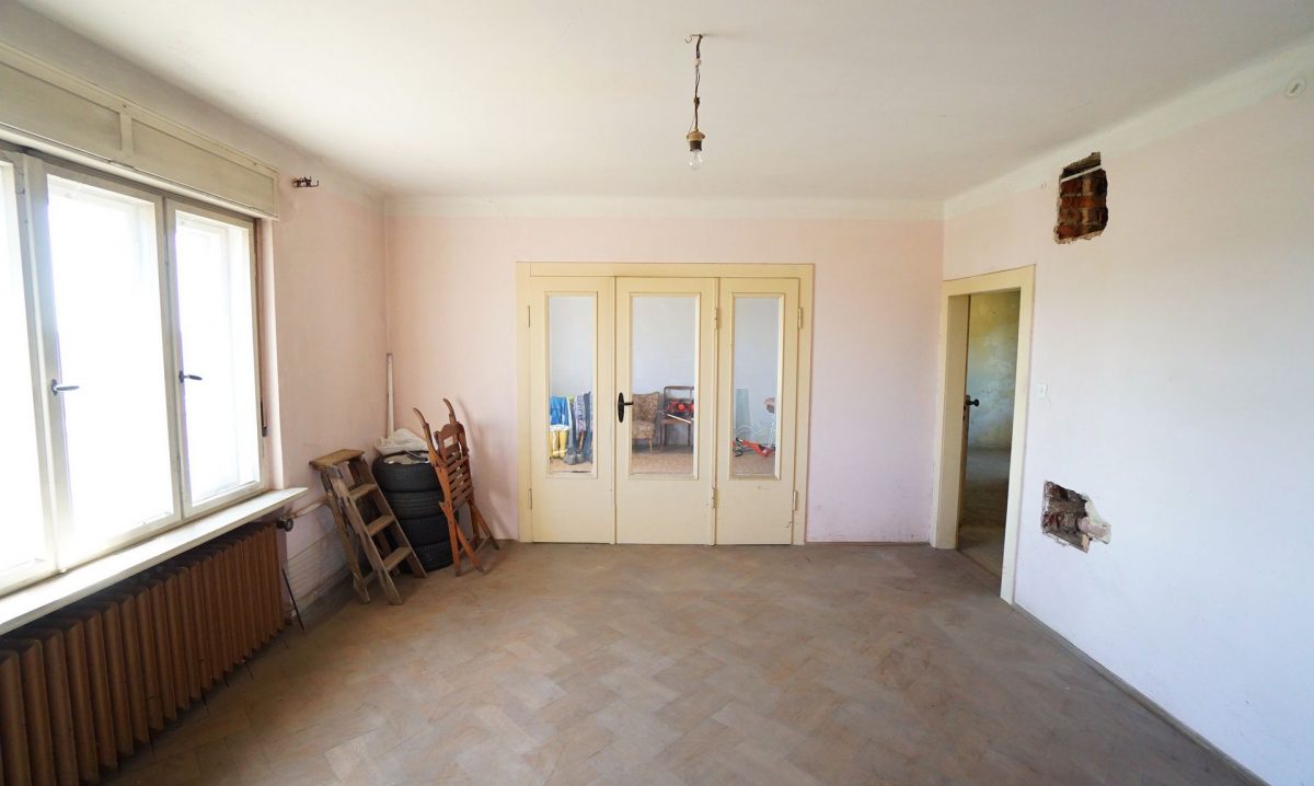 Doppeltüren im Innenbereich der Villa am Monarchenhügel