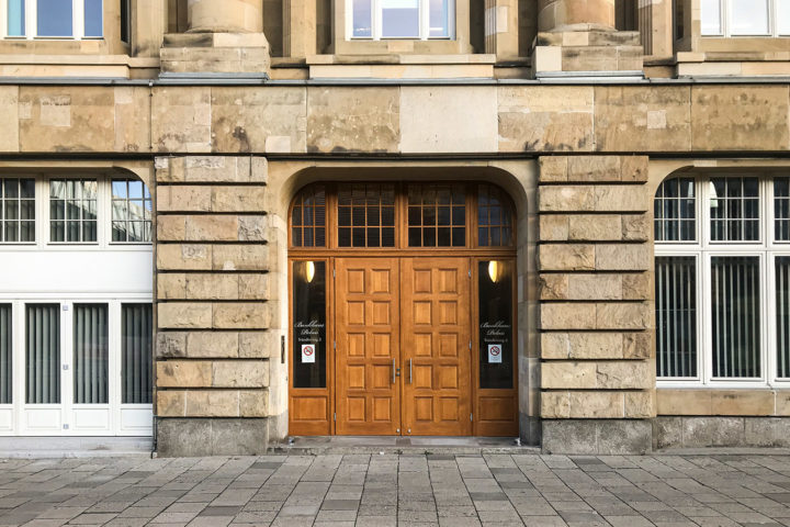 Eingangsbereich vom Bank Palais am Tröndlingring