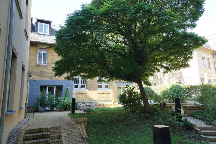 Begrünter Hinterhof Kutscherhaus Alte Straße Leipzig