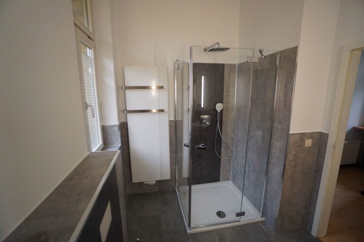 Dusche im modernisierten Bad im Kutscherhaus Alte Straße Leipzig
