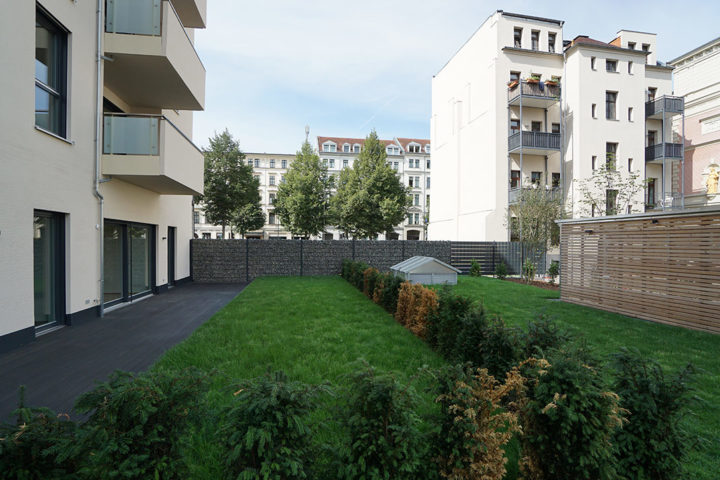 Rückseite vom Haus mit Garten und Terrasse Fregestraße